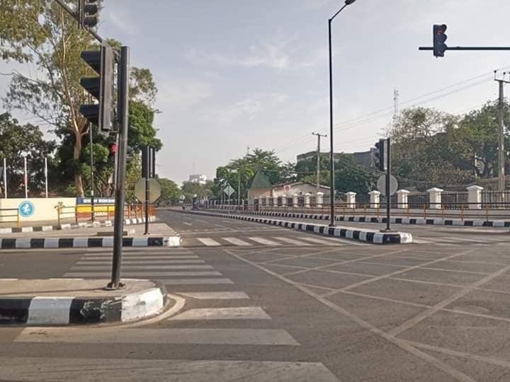 InsideKaduna_'s tweet photo. A section of Kaduna State this morning. 
Thank you for complying.
Together we will defeat the virus. #CovidOut #BeSafe #StayHome https://t.co/8NHivmwWQG
