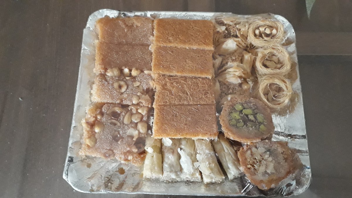 SnoussiMounira's tweet photo. Today is my 14th day at home
No school😭, no office😭, no picnic😭
From kitchen to the living room or to the bed.... we don't have a lot of choice... i gone be crazy🤦♀️
I was nominated by #outi
Today s nomination #yusrakassabi https://t.co/Rg0Ws1jz42