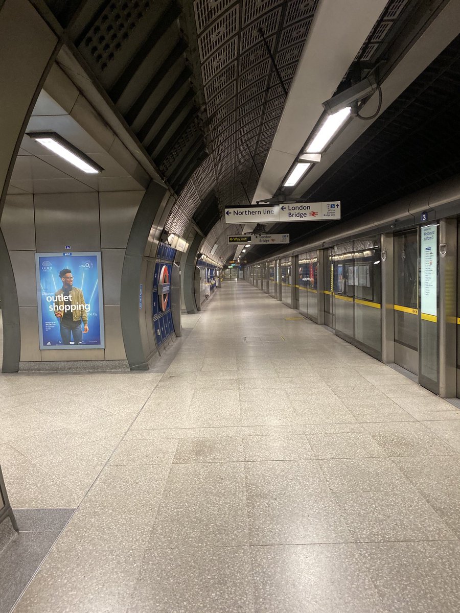 sandywarr's tweet photo. London Bridge station Friday am #gettingthemessage https://t.co/JjFbmZY7c5
