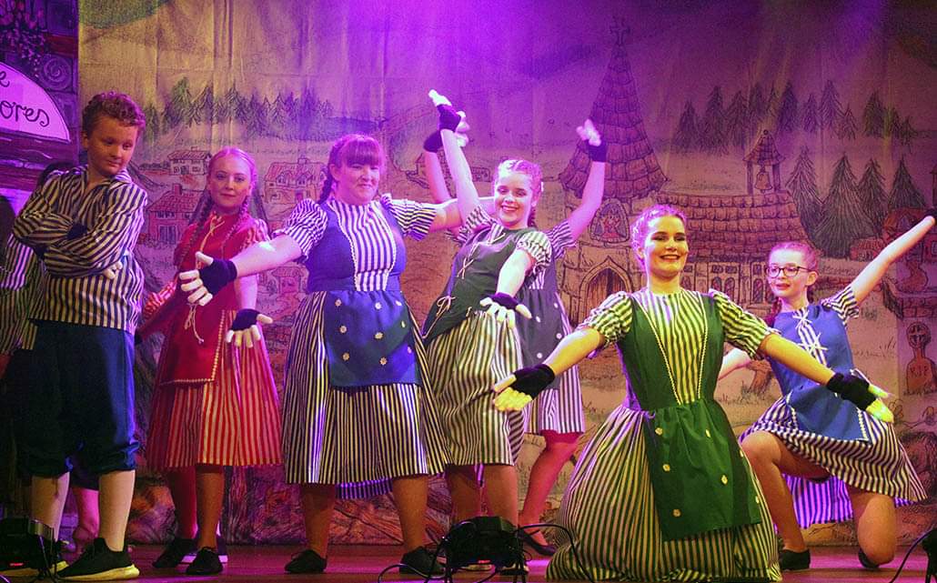 Lyme Regis Pantomime tweet media