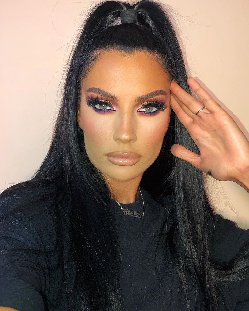 Queen of eye looks 🔥

Wearing #TheKatie lash - shop the look with 65% OFF at: primalash.com…/katie-daley-for-primalash-luxur…

Instagram 📸 misskda