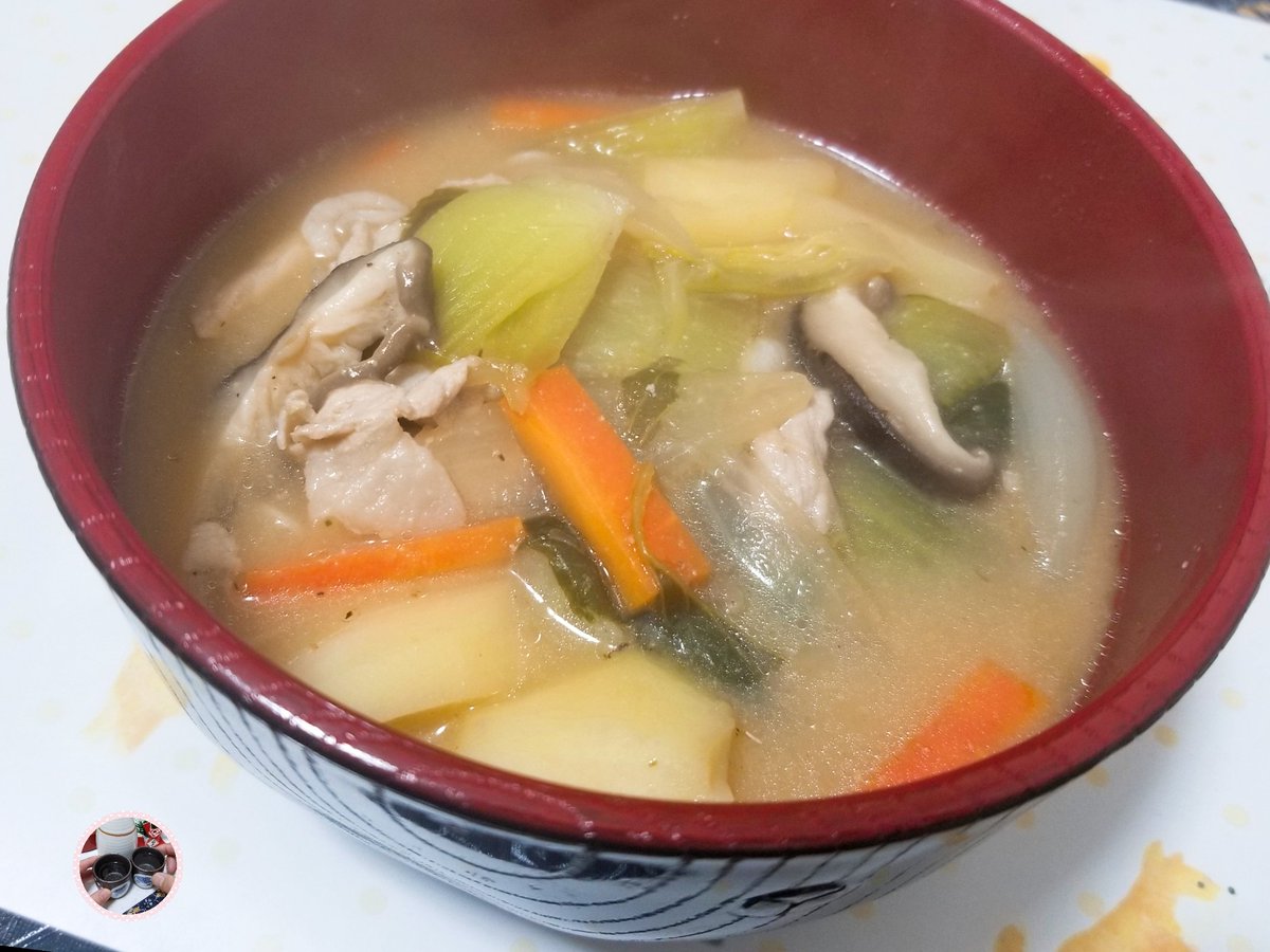Lo0e5mY's tweet photo. 今日の #おうちごはん は🥢
①ヶ月ぶりの食べる*お味噌汁
⚪チンゲン菜⚪椎茸⚪玉ネギ
⚪豚肉⚪じゃがいも⚪人参 
と*具だくさんでしゅ(｡･ω･｡)
#Twitter家庭料理部 温活 ＋

昨夜(ｷﾉｳ)から家入 レオさんの
🎤『未完成』の歌詞にどっぷり
https://t.co/XwtOiCZVTn
(Cr.動画表記:お借りしました) https://t.co/XtdMWkinJe