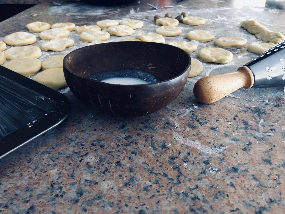 ChefDedeWyt's tweet photo. Making cookies now...
Love these amazing @kokonati_ dishes..
#FoodRevolution #ChefRevolution #Mahube #Foodstyling https://t.co/GmQ2y8fn7e