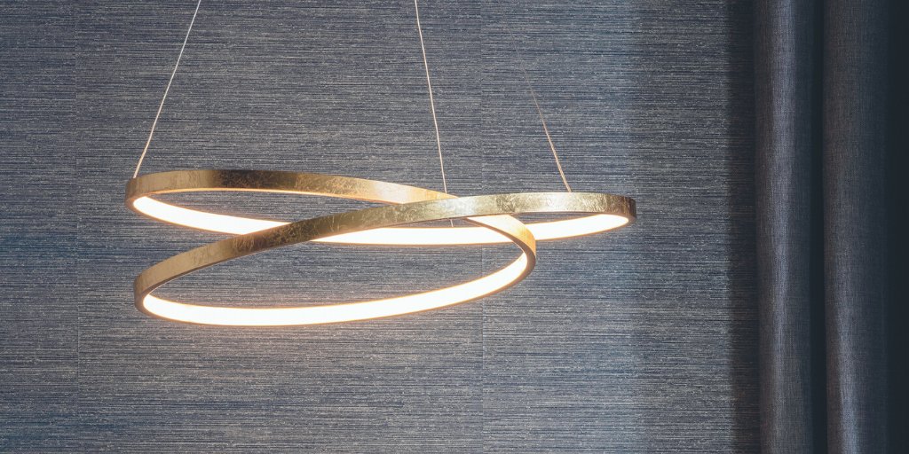 lightingrus_'s tweet image. LED Fitting From Endon Lighting Ltd 💡

An LED ceiling pendant finished in a gold leaf effect. Formed from a twisted design which gives the optical illusion of being 2 rings.

View our collection here 👉 buff.ly/2IgVSZ6

#lightingrus #endonlighting #led