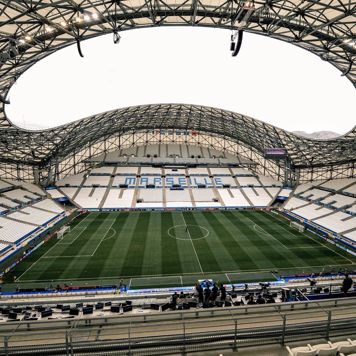 Ligue1's tweet photo. 🏟🇫🇷 Quel est votre stade préféré en France❓ https://t.co/CkUJortsss
