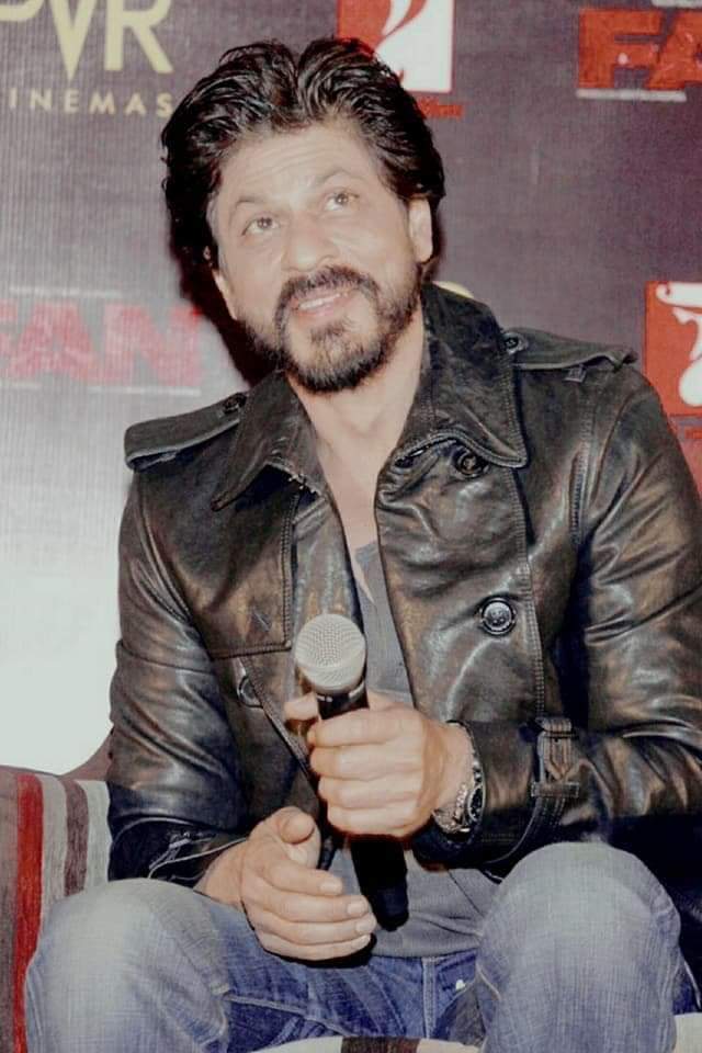 amirasayed744's tweet photo. Jumma Mubarak.
#ShahRukhKhan💛 
 🌙⭐️
Do not forget to read Surah Al-Kahf and send loads of Salutations upon Prophet Muhammad Sallahu ailahi Wa Sallam and make Duas for the Entire Ummah Muslims 💚🌹
@iamsrk https://t.co/KdVCXv72Q8