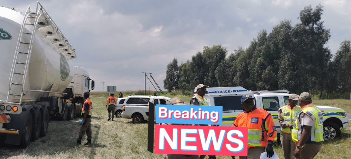 GTP_Traffstats's tweet photo. #LockDownGauteng
Collaborative Ops at various points of entry into Gauteng.
Non compliant motorists are being turned around ... Go back.
#21daylockdownSA
GTP @GP_CommSafety EMPD @City_Ekurhuleni @TMPDSafety @SANDFCorpEvents @city_mogale
Ops in several areas
@FaithMazibukoSA https://t.co/VDHPufMyzo