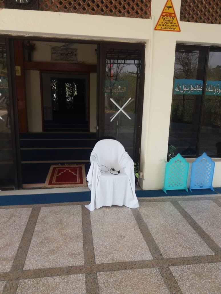 AufRehman's tweet photo. Perventive measures against Covid-19 taken out in our street Masjid. May The Almighty Reward Masjid Custodian, Imam, Mua’dhin and the care takers. Aameen. Notice from @dcislamabad Put on the entry Doors.

اللهم ارفع عنا البلاء والوباء. آمين.
#JummahMubarak https://t.co/JWMXQgN5Bp