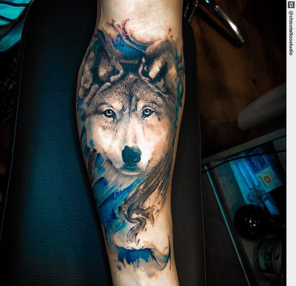 Trabalho realizado pelo nosso artista #tattoowolf #tattooideas #tattooflowers #tattooartist #tattoo #inked #ink #tattooart #tattoos