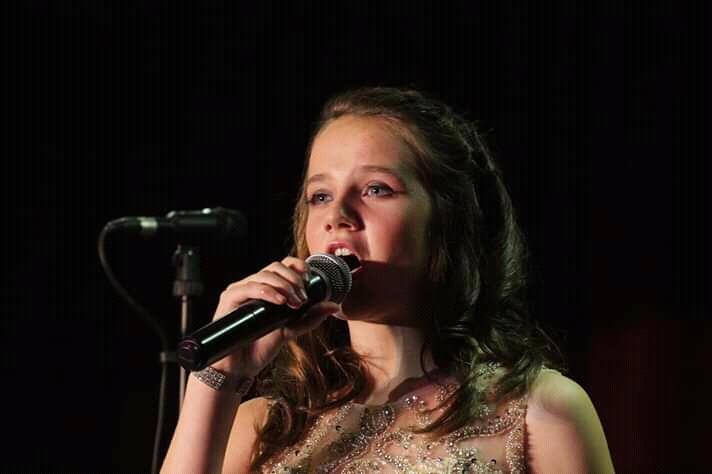 Feliz Cumpleaños 16 Amira 💕!! Que seas siempre feliz😍. Feliz cumpleaños a nuestra diva de la opera 🌹🌹