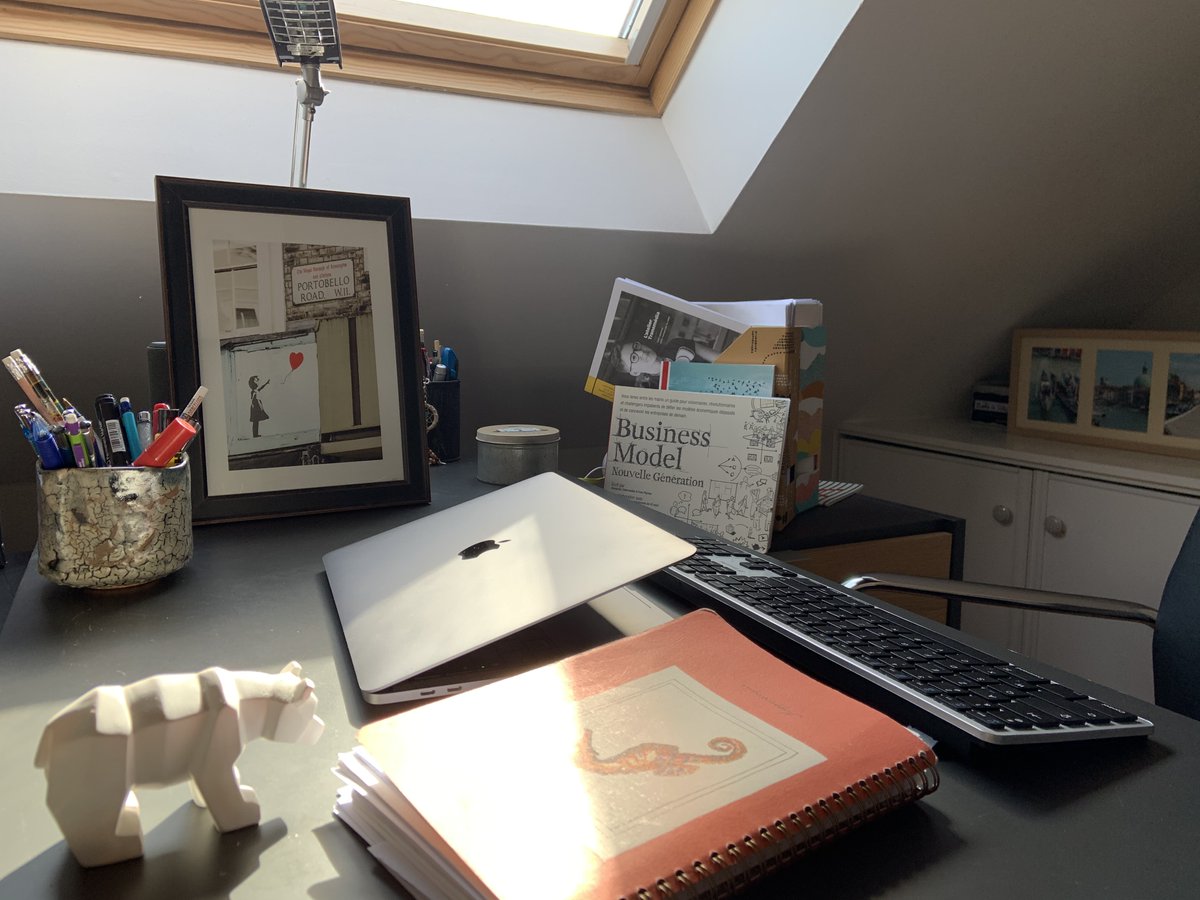 _LATM_'s tweet photo. #HomeOffice Nous sommes toujours sur le pont, en mode télétravail. Aujourd'hui c'est Claudine, notre responsable administrative et financière, qui dévoile son espace de télétravail. Bonne journée à tous ! https://t.co/TOEa6ieqOr