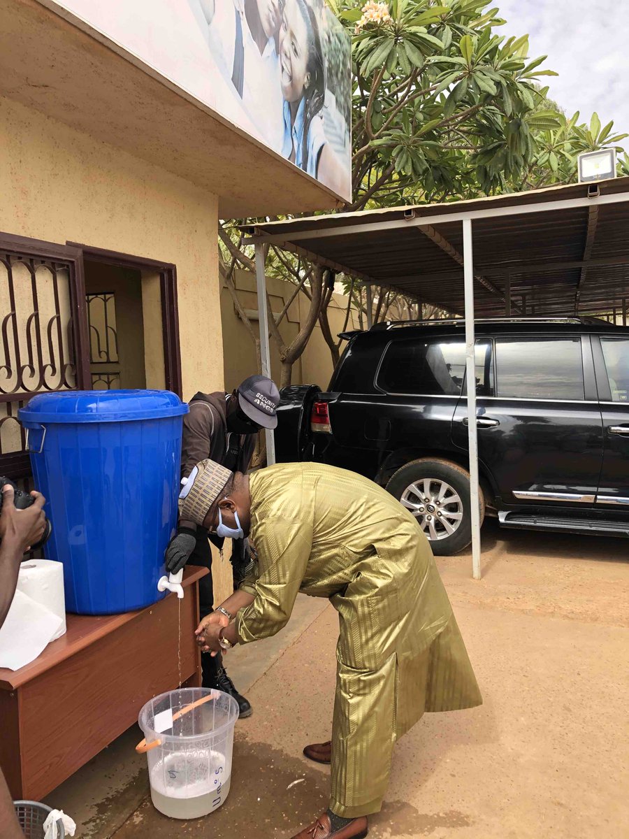 La meilleure arme contre le COVID19 est la prévention. 
Une bonne hygiène des mains est l’une des barrières les plus efficaces pour enrayer la propagation.  
Lavez-vous très régulièrement et correctement les mains à l’eau et au savon pendant au moins 30 secondes.
#StopCoronavirus