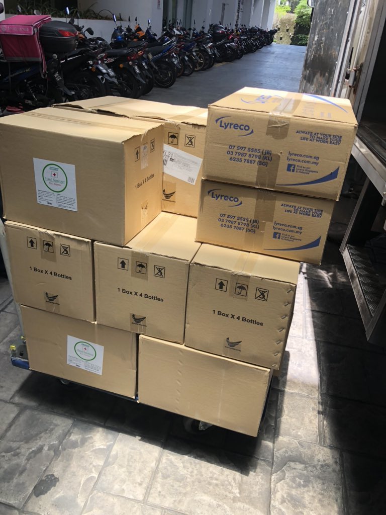 tabung10sen's tweet photo. Pada hari yg sama 25.03.2020 stock untuk hand glove &amp; sanitizer pun sampai. Alhamdulilallah. Bagi hand glove &amp; sanitizer, bayaran masih belum dibuat memandangkan kami masih lagi  menunggu stock untuk suit &amp; mask pada supplier yang sama. Bila semua barang dah sampai baru payment. https://t.co/SycjZdL8mc