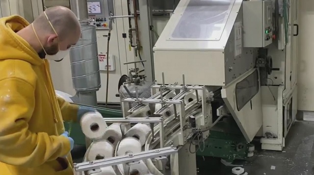 KOINNews's tweet photo. A company in Woodland is working at full capacity to keep up with toilet paper demands
https://t.co/MtDRo6Rzc0 https://t.co/wP6rXIFl0E