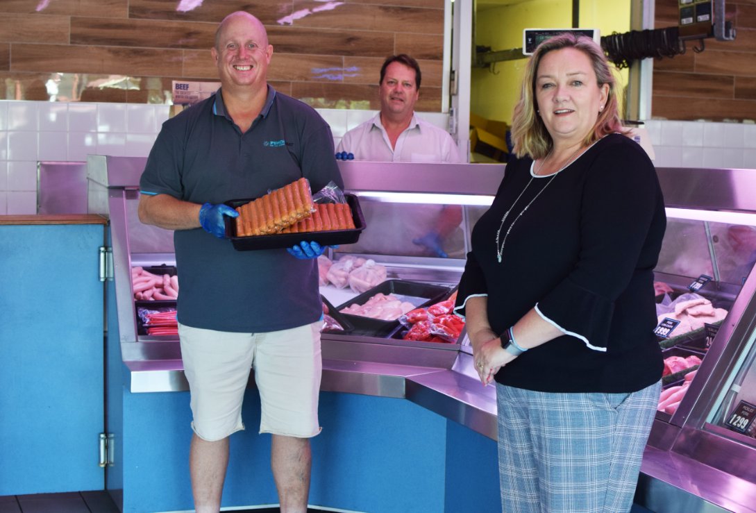 Anna_Hartley1's tweet photo. This is so lovely! #Ipswich Grammar School had to cancel its swimming carnival, leaving 25kg of sausages unable to be sizzled! This week it donated the snags to one of the city's few homeless charities still operating - Ipswich Assist 👏 @abcbrisbane @abcnews #covid19australia https://t.co/esoSG1qp61
