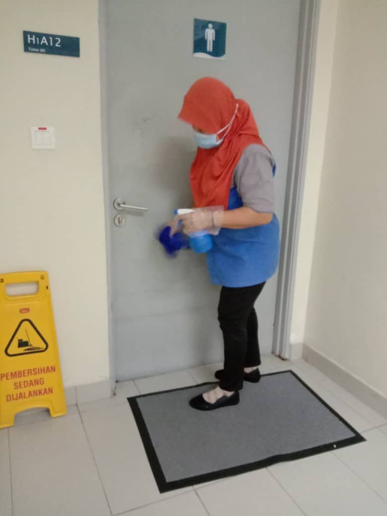 .<a href="/UoNMalaysia/">University of Nottingham Malaysia</a>'s Security and Cleaning colleagues are part of our essential team who are still working on campus, despite the Restricted Movement order. We are very grateful to them. Thank you.