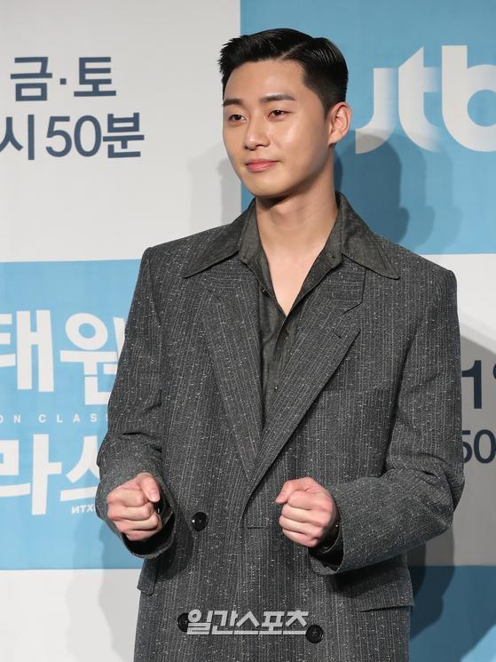 theseoulstory's tweet photo. According to this article, Park Seo Joon has been selected as male lead for upcoming drama "Mount Jiri". Jun Ji Hyun is in talks to play the female lead

The drama will air by first half of 2021 

Source: https://t.co/sG6hRp6Pv8 https://t.co/ddKAkkoljG