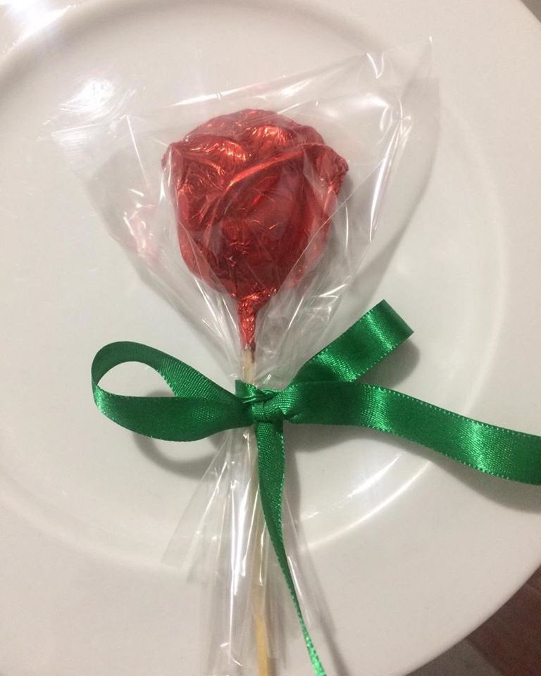 BeltranFood's tweet photo. BUQUÊ DE ROSAS DE CHOCOLATE 💐🍫❤️⠀⠀⠀⠀⠀⠀⠀⠀
Nosso cliente aproveitou a leva de pedidos de rosas para o DIA DAS MULHERES e fez uma linda surpresa de aniversário para sua irmã 

Tem algo melhor do que receber uma surpresa como essa?! 
⠀⠀⠀⠀⠀⠀⠀⠀
#diadasmulheres https://t.co/zVZpu3RDf2