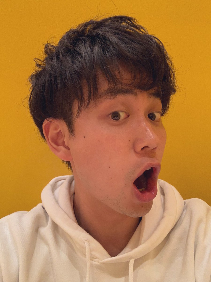 これから新宿駅で、4月から大学に入る新入生にインタビューします