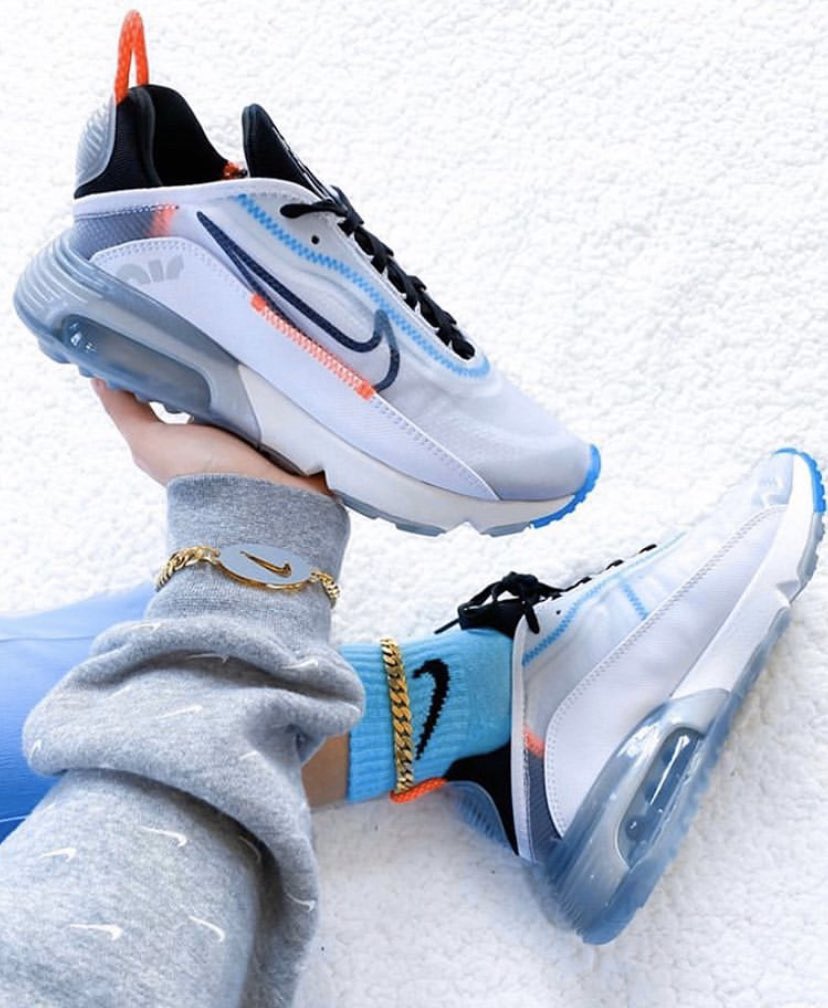 oldwavyfooty's tweet photo. Happy Air Max Day 👟✨ https://t.co/eZ68P41KmK