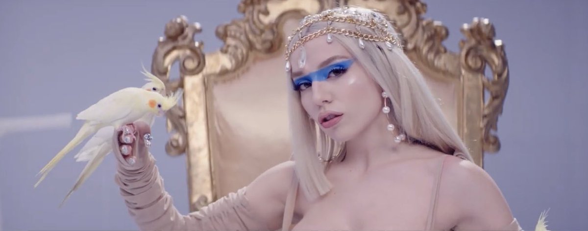 thatguyandie's tweet photo. Sorry, but Miss Ava Max wins tonight 😍🥂😍 https://t.co/2ASjbs6DqU