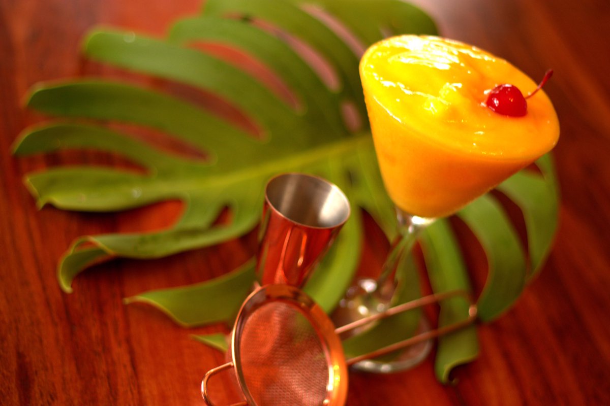 The_Mixologist_'s tweet photo. THE DECADE DAIQUIRI
Another concept to reality cocktail to celebrate @ndeipi_magazine 10 year anniversary.
1 Large ripe mango
90ml white rum
25ml simple syrup
60ml fresh lime juice
1 cup ice cupes
Garnish with Maraschino cherries 🍒
#cocktail
#rum
#daiquiri
#mixology https://t.co/xsRoboViIV