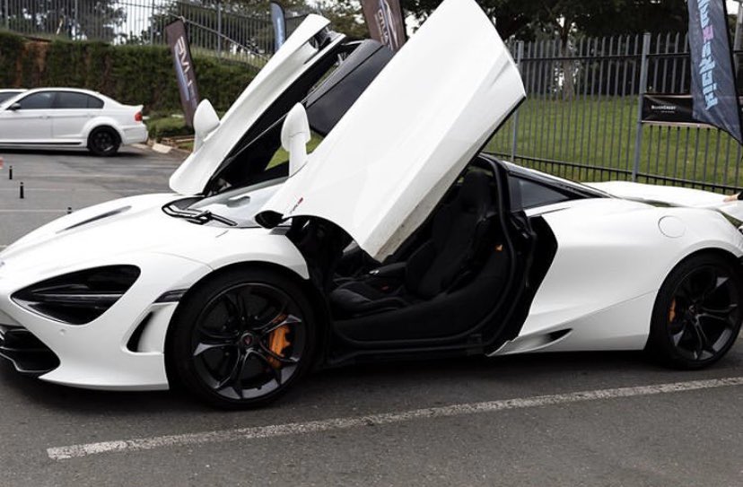 mphbabe_'s tweet photo. McClaren Madness ✨

#fastcars #mcclaren #shoot #cars #babe #mph #white #black https://t.co/EZI9Nsp67f