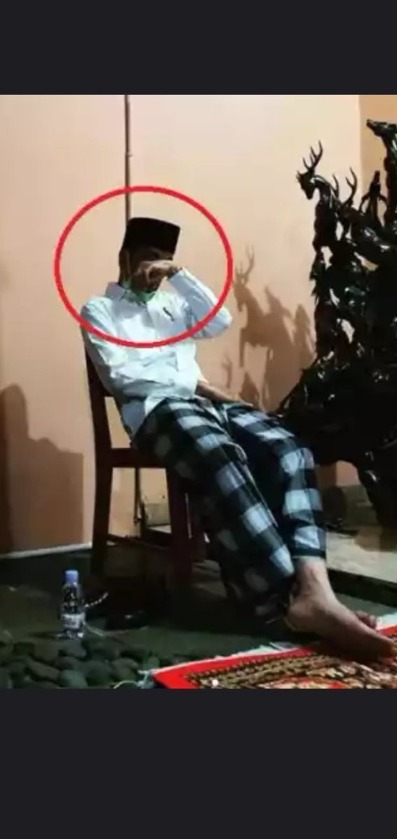 Ditengah Bangsa ini Berjuang Berperang melawan virus Covid 19,( corona) ,presiden Mendapat Cobaan yg begitu Berat ditinggal Ibunda Tercinta,kita Doakan smg Bpk Jokowi Tabah,kuat,diberikan kesehatan .Amiin....