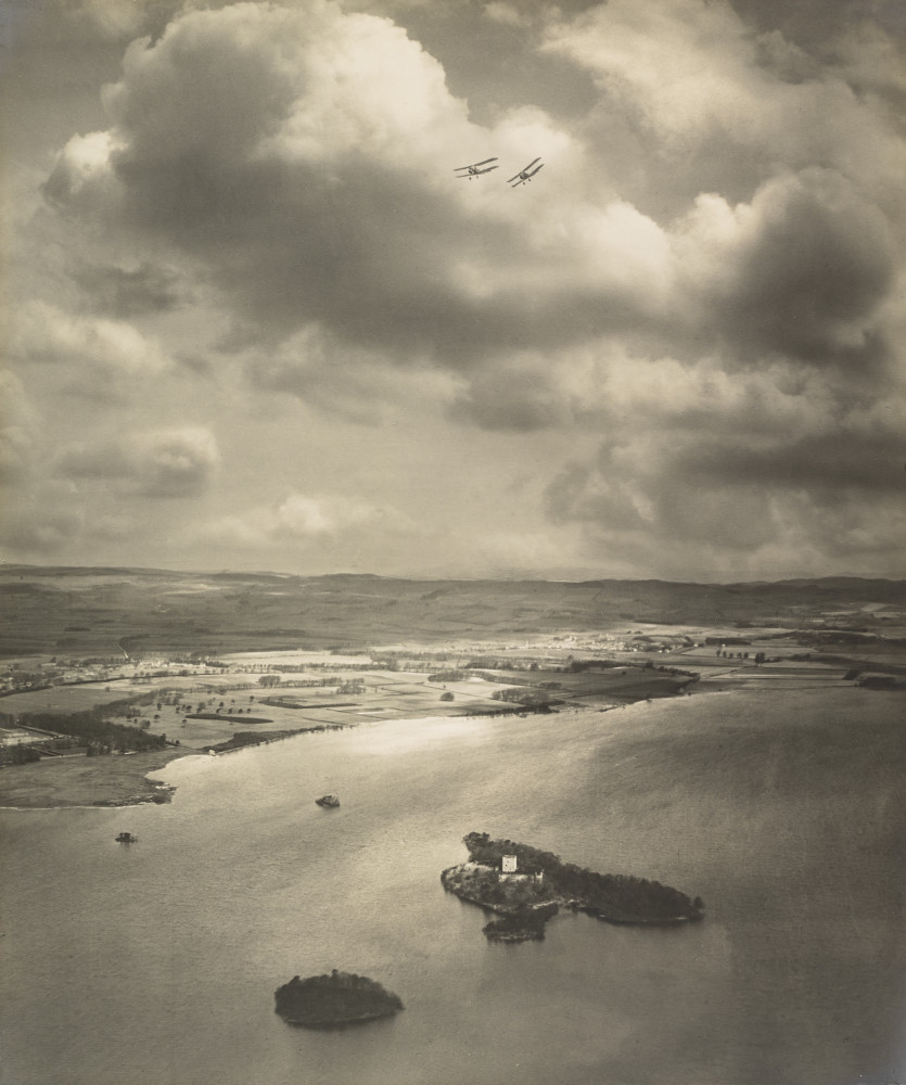 We'll let Alfred G. Buckham's photograph of Castle Island, Loch Leven, do the talking... 📷🏝️
#FridayFeeling #JustGreatArt