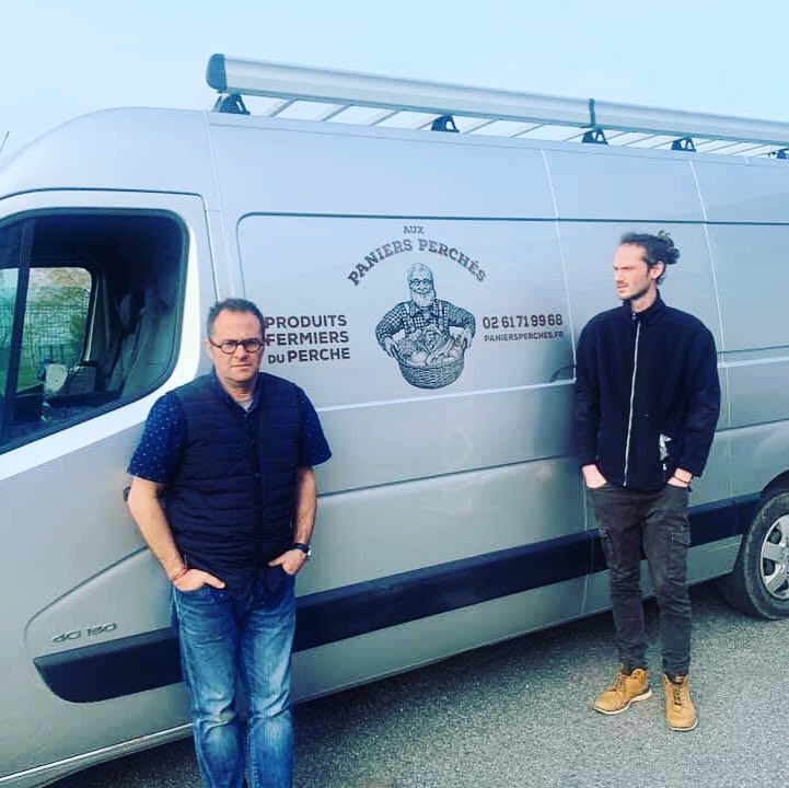 Ils arrivent pour vous livrer des paniers de produits de qualité #lespanierperches