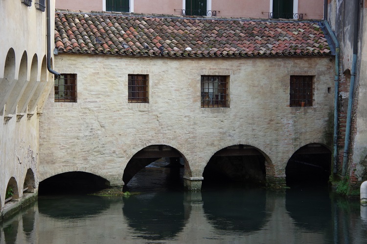 #Venetien: #Treviso bezaubert den Besucher mit seinen kleinen Kanälen und der raffinierten Eleganz seiner #Palazzi:  tinyurl.com/wvd5a2y <a href="/TurismoVeneto/">Visit Veneto</a> <a href="/RegioneVeneto/">Regione del Veneto</a> <a href="/DiscoverVeneto/">Discover Veneto</a> <a href="/provtreviso/">Provincia di Treviso</a> <a href="/ComuneTreviso/">Città di Treviso</a> <a href="/trevisotoday/">Trevisotoday</a>