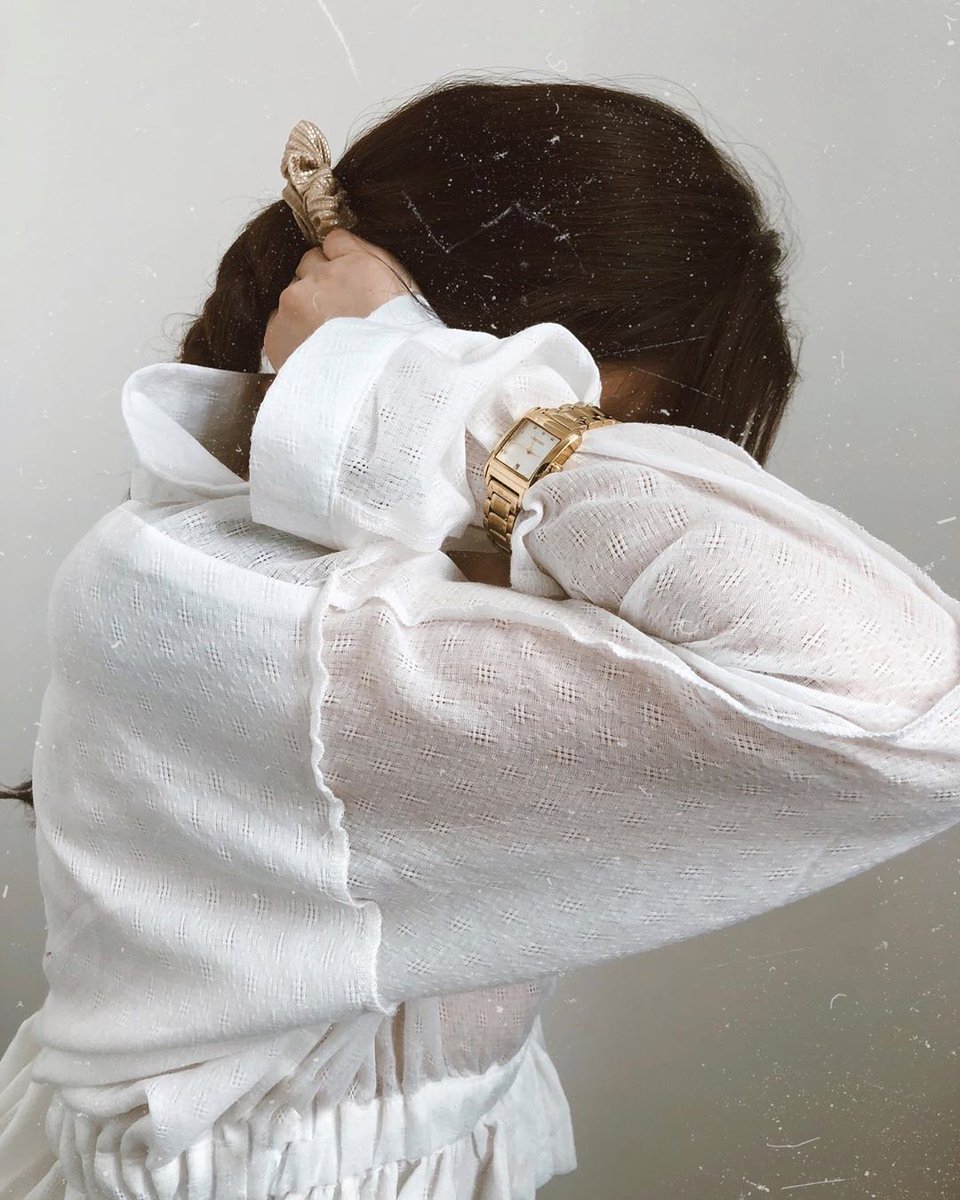 Trendy_Kiss's tweet photo. Simple details, pure luxury ✨
⌚️ modèle MARGOT #TrendyKiss
#watches #watch #womenwatches #womenwatch #tendance #montre #montres #montresfemme #montrestendance #style #fashion #blogueuse #modefemme #bijou #bijoux #horlogerie #Besançon #trendyelements #goldwatches #goldwatch https://t.co/Q6ZDt2J0pj