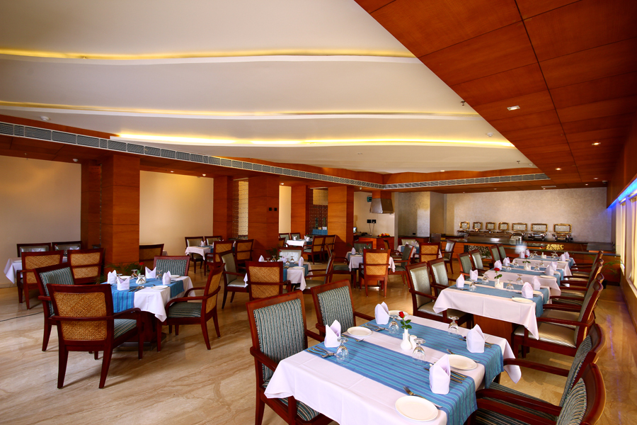 LiveKerala_com's tweet photo. Multi Cuisine Restaurant @ Diana Heights  Business class hotel is 10 minutes drive from the #Nedumbassery Airport and hardly half an hour away from commercial centre of the city. Call:+91 9526799179 https://t.co/NnT1MJrcnV