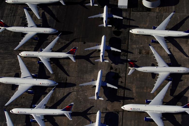 escondidos's tweet photo. #DeltaAirlines passenger planes are seen parked due to flight reductions made to slow the spread of #coronavirus at Birmingham-Shuttlesworth International Airport in Birmingham, #Alabama

#COVID19 https://t.co/8PQtnPqkum
