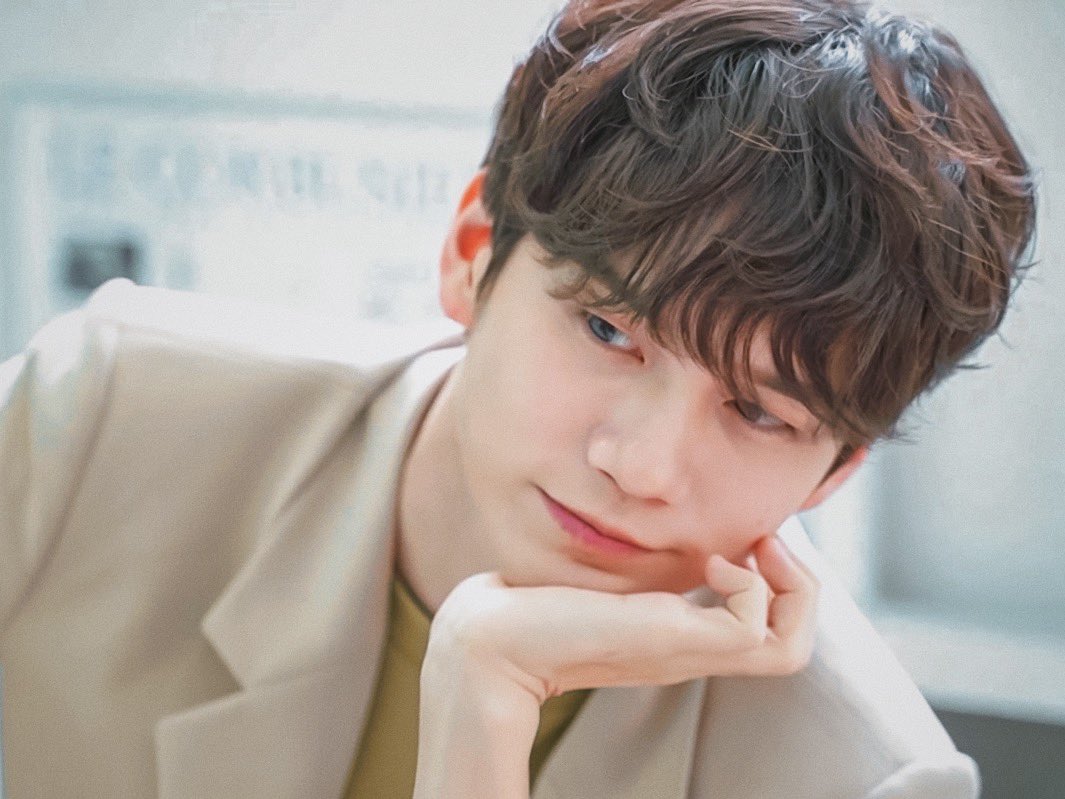 ongshot's tweet photo. 🍅🦖🌷🌞 https://t.co/VnuQroSxgk
