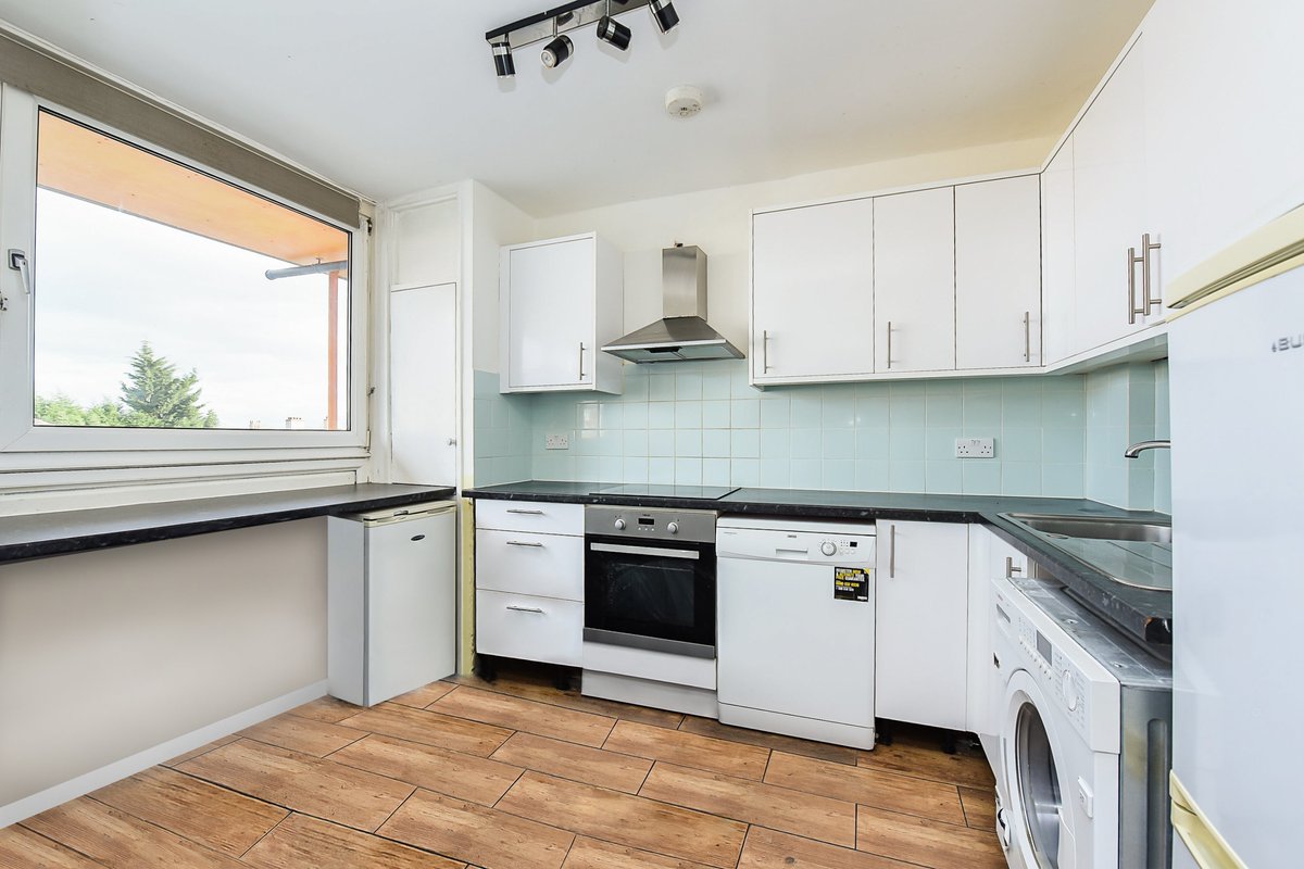 lt_worcester's tweet photo. Spacious split level maisonette comprises four double bedrooms,  transport links provided easy access to the city and surrounding areas. 
Please visit https://t.co/uxngUZB68p
#ForSale #London #Property #EstateAgent #SE26 #Sydenham https://t.co/YshhPLjlz7