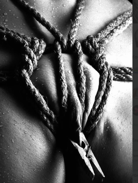 Dariaone2's tweet photo. #bundage #nsfw #pics #blackandwhite #body https://t.co/cPeHNGFXl0