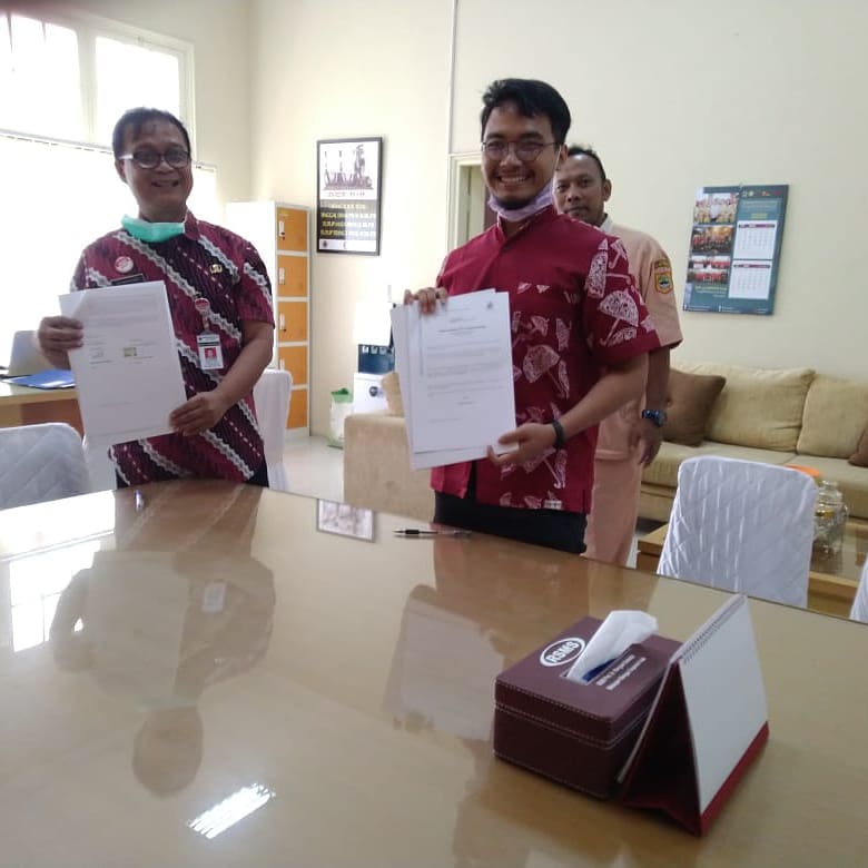 Hotel saya memang kecil, hanya 24 kamar dan mampu menampung 48 orang saja.
Tapi insyaallah per hari ini saya hibahkan semua untuk tempat istirahat nakes di RS Rujukan Covid-19 di Banyumas. 
Semoga langkah sederhana ini dapat membantu. <a href="/ganjarpranowo/">Ganjar Pranowo</a>