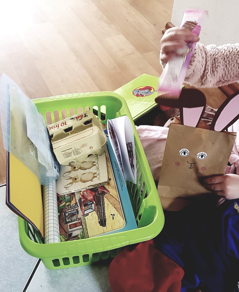 Bin echt gerührt, wie sich unsere Kita dafür einsetzt, trotz #Corona mit den Kindern in Kontakt zu bleiben. Jeden Tag gibt es Videos, Tipps, ein offenes Ohr für die Eltern und gestern sogar eine Überraschungskiste frei Haus.💜 #wirbleibenzuhause