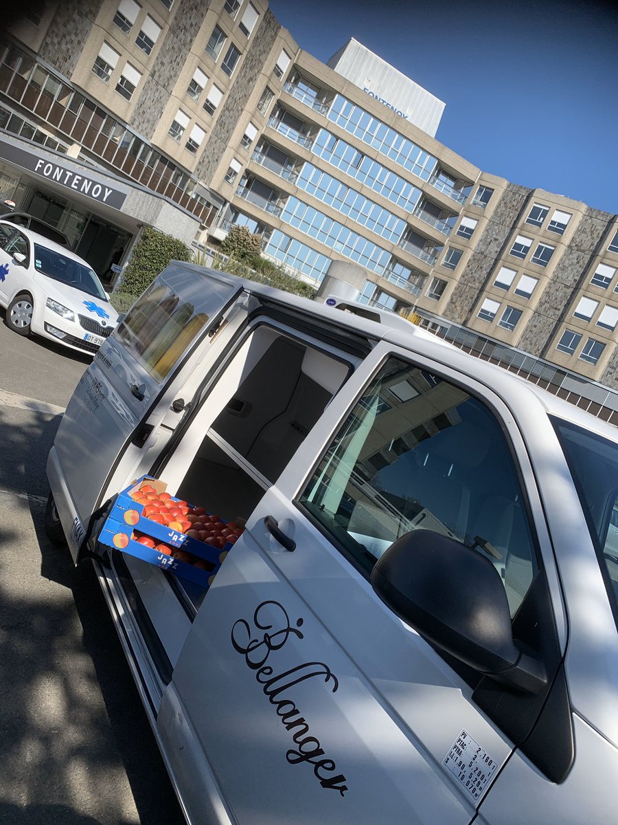 BellangerChoco's tweet photo. Le @CjdLemans soutien du personnel soignant COVID-19 avec des douceurs pour les salles de pause de @CHLeMans avec hier des chocolats @BellangerChoco et des pommes Timmerman et de la charcuterie de Steven Ramage. Qui nous rejoint ? #SolidariteCOVID19 #CJDLeMans https://t.co/Ue3dnCxx1c