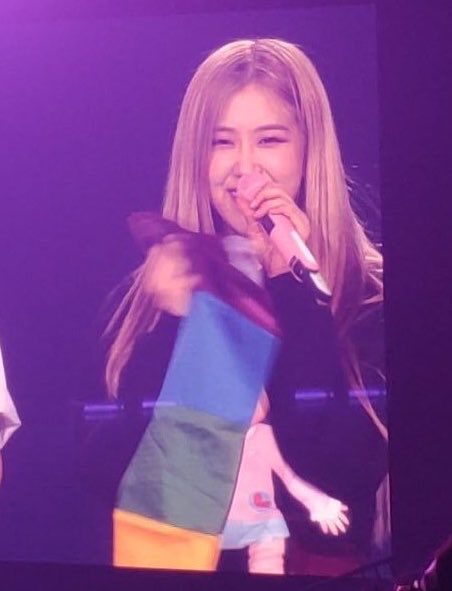 parklalisa97's tweet photo. when chaelisa said gay rights they mean it https://t.co/cCFVodktXK
