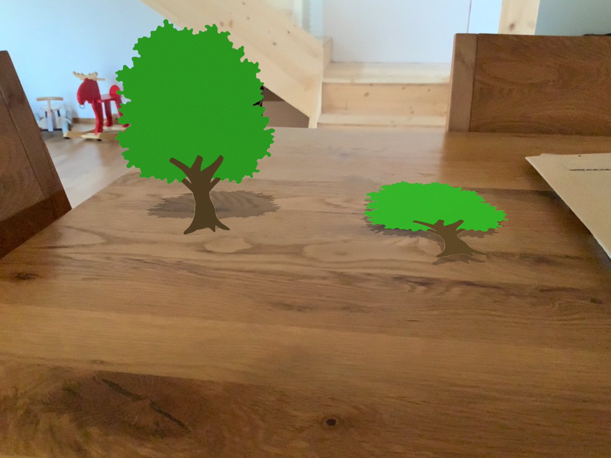 HILFE! Ich will die nächste #aswchallenge vorbereiten und werde wahnsinnig! Wer kann mir sagen, wie man bei der <a href="/ARMakrApp/">AR Makr</a> beeinflusst, ob das eingefügte Bild flach auf der ausgewählten Fläche „liegt“, oder (wie der Baum links) senkrecht zur Fläche „steht“? #twlz #RETWEEET