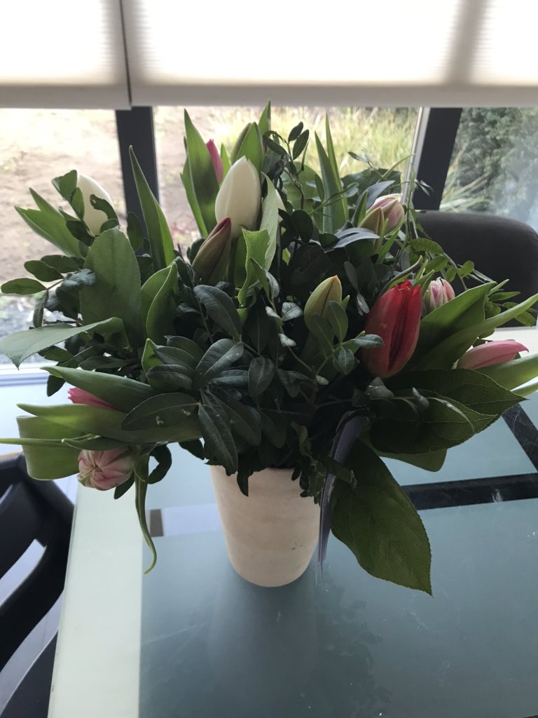 JoostEngelen's tweet photo. @Agrifirm stuurt haar medewerkers een mooi boeket. #buyflowersnottoiletpaper #BetterTogether https://t.co/KmTWhfHZIP