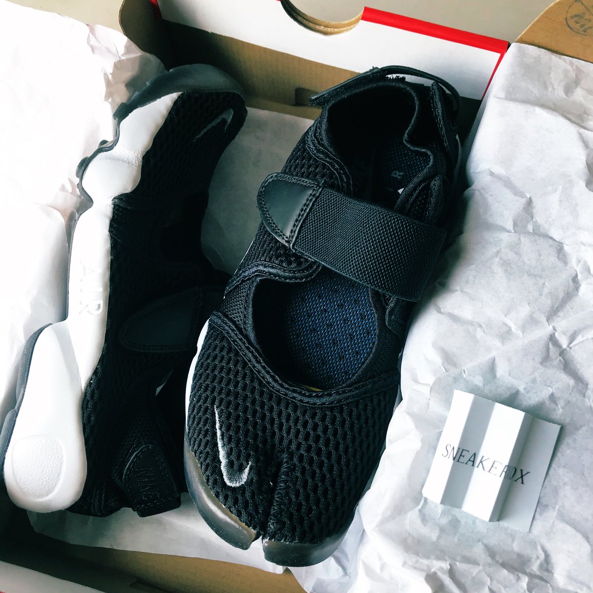 sneakerxox's tweet photo. พร้อมส่ง #snkxox_instock
🇯🇵Nike Air Rift BR สีดำ สุดฮิต หายากมากกก มือ 1 พร้อมกล่อง🖤
Price 4,590฿ +ค่าส่ง 100฿
Size :
5us / 22cm = 1
10us / 27cm = 1
#หิ้วญี่ปุ่น #พรีญี่ปุ่น #รองเท้า #nikerift https://t.co/pFwzVaB95J