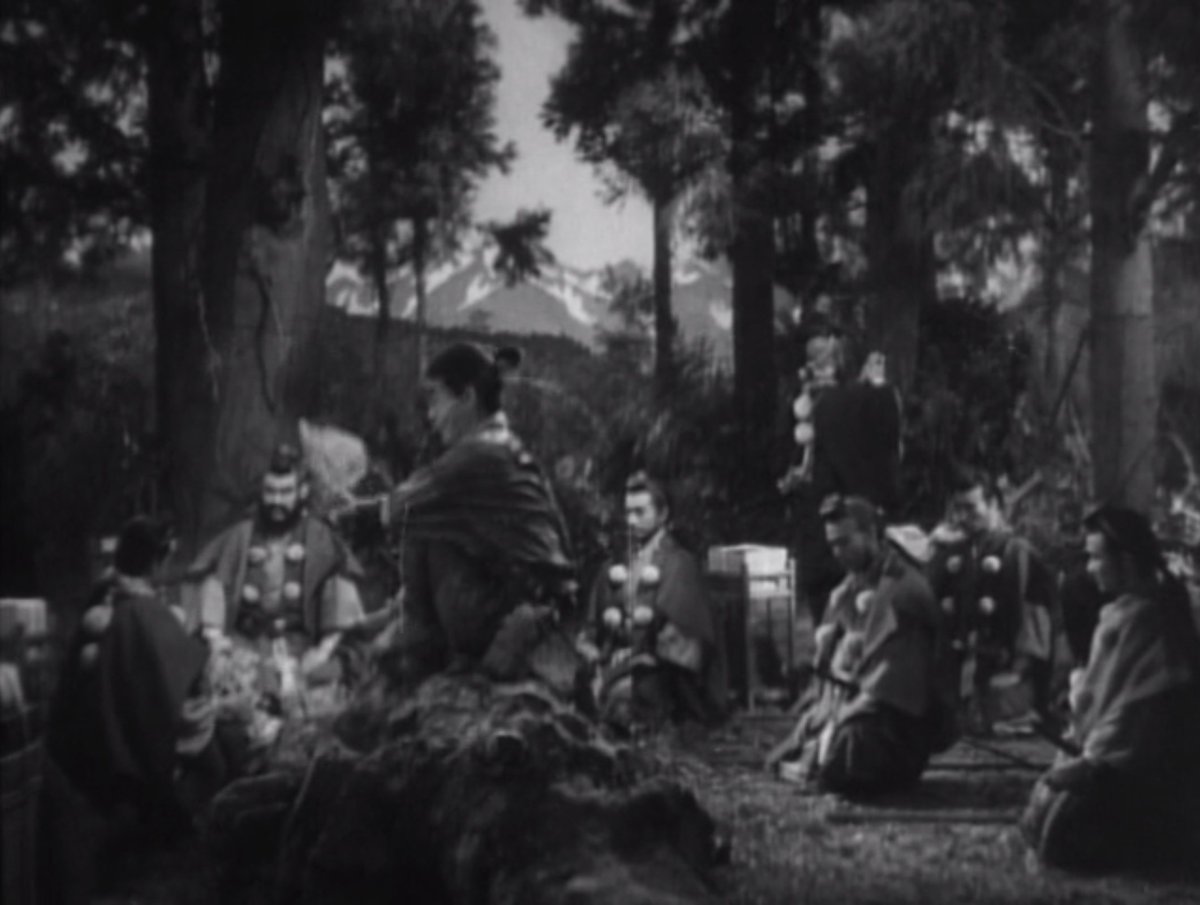 128) Os Homens que Pisaram na Cauda do Tigre (Tora no o wo fumu otokotachi, 1945)Dir: Akira KurosawaFot: Takeo ItôBaseado em uma peça Nô (estilo teatral que é uma espécie de precursor do Kabuki), o filme reconta uma história folclórica cuja natureza se reflete em seu estilo.