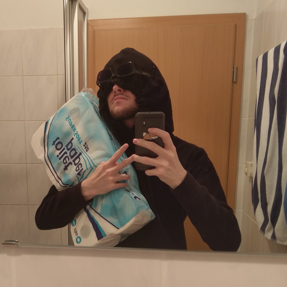 MindMecha's tweet image. I got that paper you wish you had 😎🧻 #COVID2019 #Corona #toiletpaper