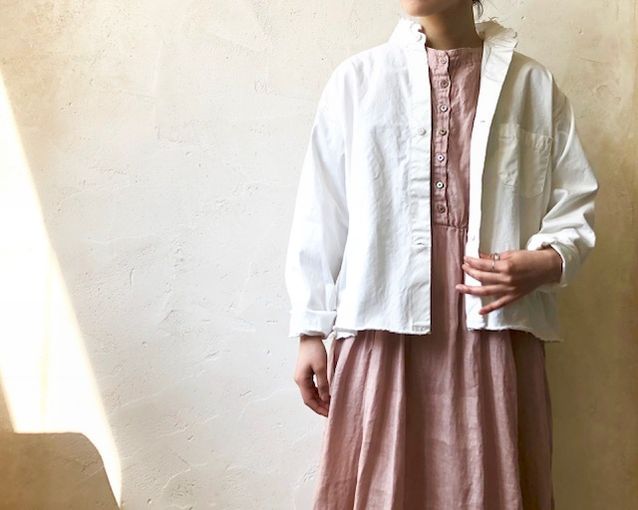 omotesando_nr's tweet photo. Blogを更新しました。

本日より限定店舗にて販売している【MASTER&amp;Co.】
の別注シャツを、天然染めのワンピースとあわせて。

別注シャツは長さの違う3タイプをご用意しております。

ぜひ、ご覧下さい。

brog⇒https://t.co/kh4JXmMVSf

＃nestRobe #ネストローブ #MASTERANDCo #マスターアンドコー https://t.co/xa7sT6D7ft