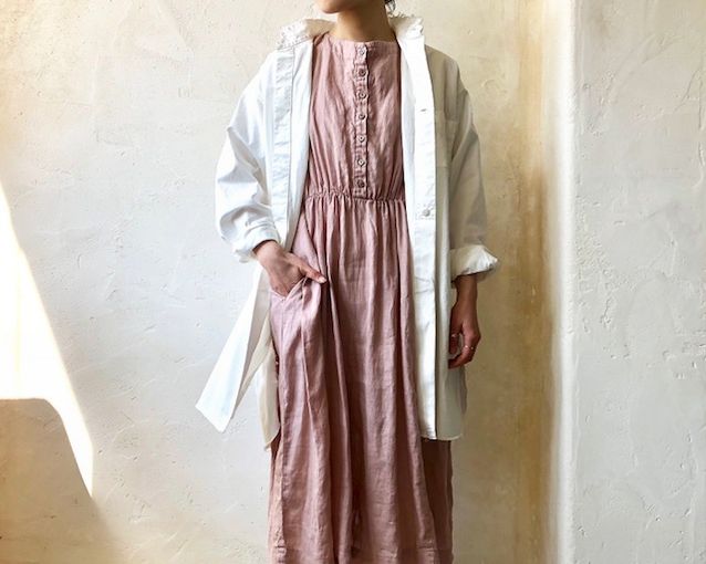 omotesando_nr's tweet photo. Blogを更新しました。

本日より限定店舗にて販売している【MASTER&amp;Co.】
の別注シャツを、天然染めのワンピースとあわせて。

別注シャツは長さの違う3タイプをご用意しております。

ぜひ、ご覧下さい。

brog⇒https://t.co/kh4JXmMVSf

＃nestRobe #ネストローブ #MASTERANDCo #マスターアンドコー https://t.co/xa7sT6D7ft