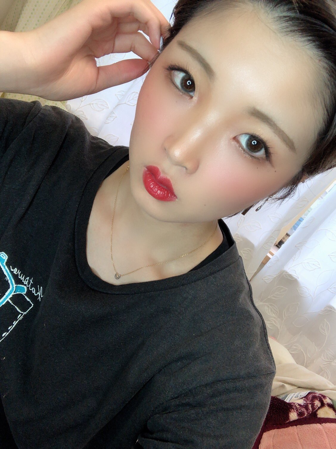 武田奈々 母にアイメイク濃いと言われました そして 宝塚と言われました ナチュラルが可愛いよって言われたけど もうナチュラルがわからん てかてか これ濃いですか これでバイト行ってきます T Co Ndoejg6lej Twitter