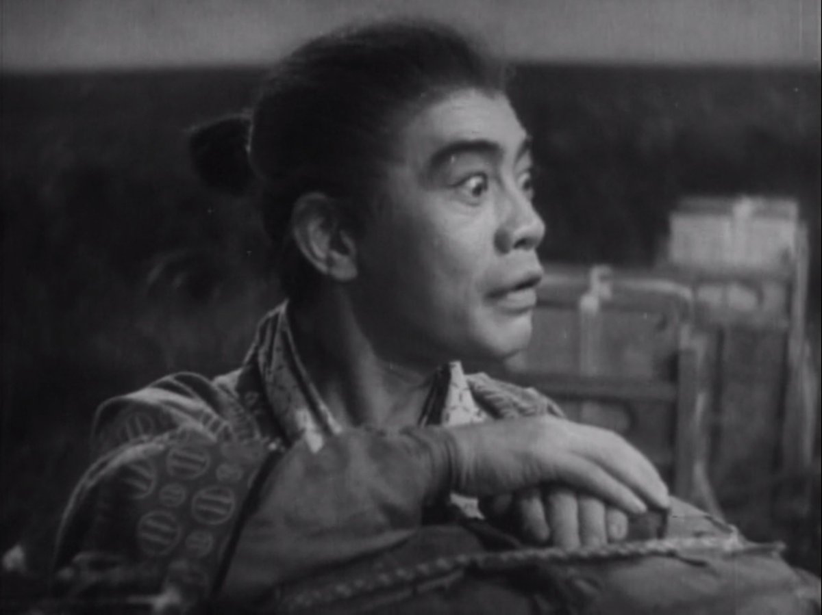 Infelizmente, Kurosawa faz um cálculo muito errado ao conferir grande destaque ao personagem interpretado pelo comediante Ken'ichi Enomoto, que, numa função dramatúrgica quase de bobo da corte, passa o filme inteiro fazendo caretas que afundam qualquer possibilidade de tensão.)